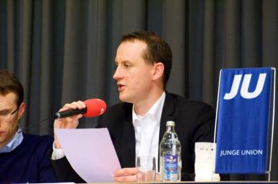 Der souver�ne Tagungspr�sident Christian Baron