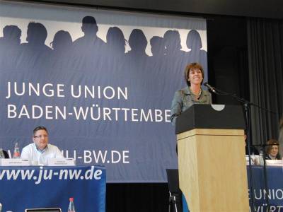 Dr. Monika Stolz MdL, Ministerin f�r Arbeit und Sozialordnung, Familien und Senioren, bei ihrer Rede zur Generationengerechtigkeit am Samstag