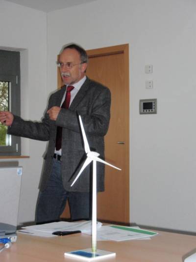 Projektentwickler Dr. Karl-Heinz Linke von der Ellwanger Firma Uhl Windkraft